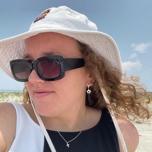 Meet your Posher, Avery